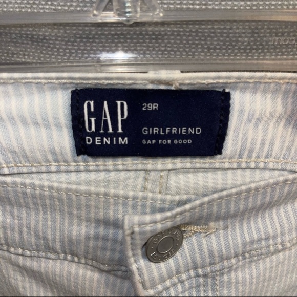 GAP Denim Girlfriend Cut Jeans - Picture 4 of 4